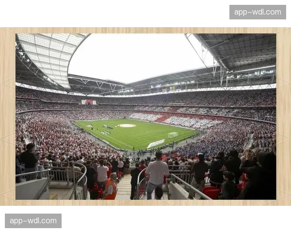 温布利球场完成草皮更换，以确保欧冠半决赛场地达到最佳状态